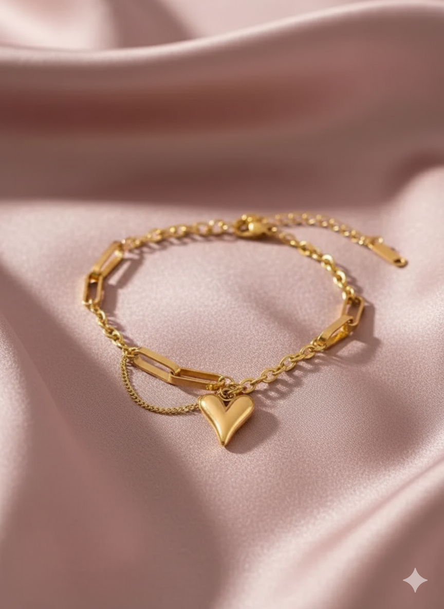 Aurora Gold Heart Link Bracelet – Minimalist Luxury Chain Bracelet | Anti - Tarnish | Xayah